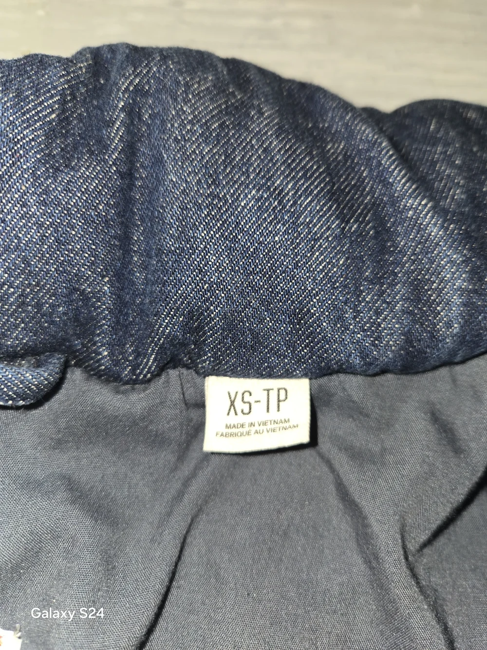 BDG Denim Quilted Puffer Vest in Blue Womens XS - Picture 4 of 6